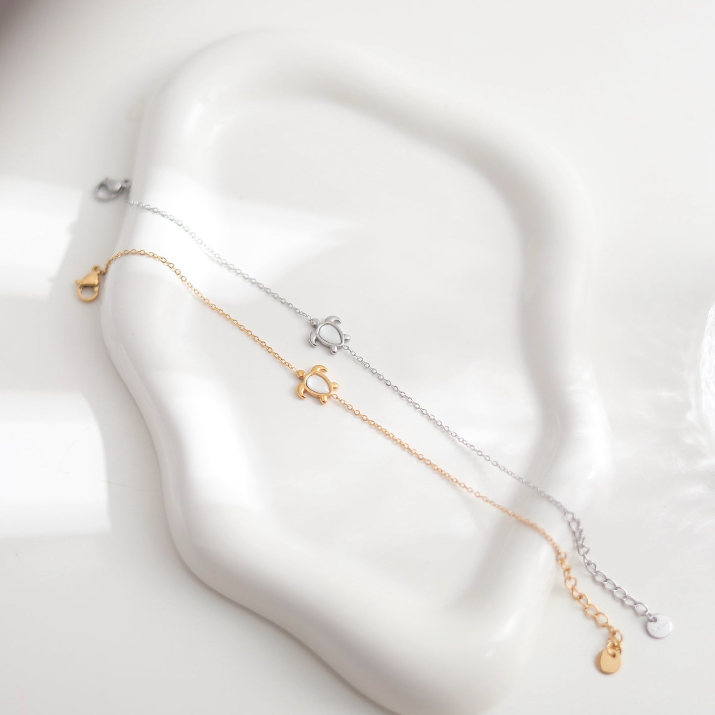 Sweet Tortoise Pendant Necklace For Women In Real Gold Plated Titanium Steel With Shell Pendant