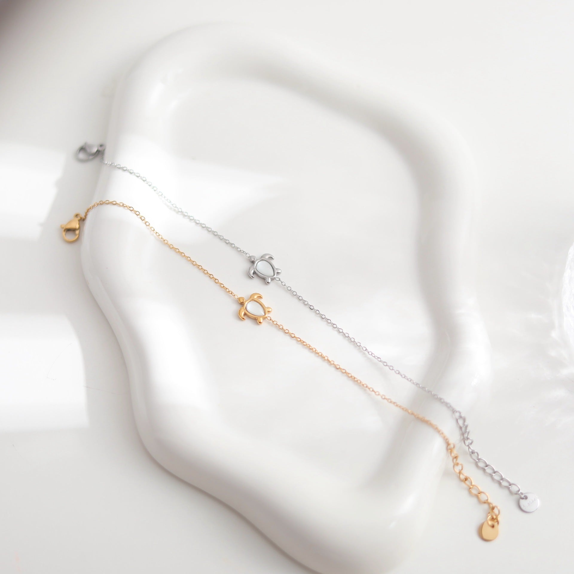 Sweet Tortoise Pendant Necklace For Women In Real Gold Plated Titanium Steel With Shell Pendant
