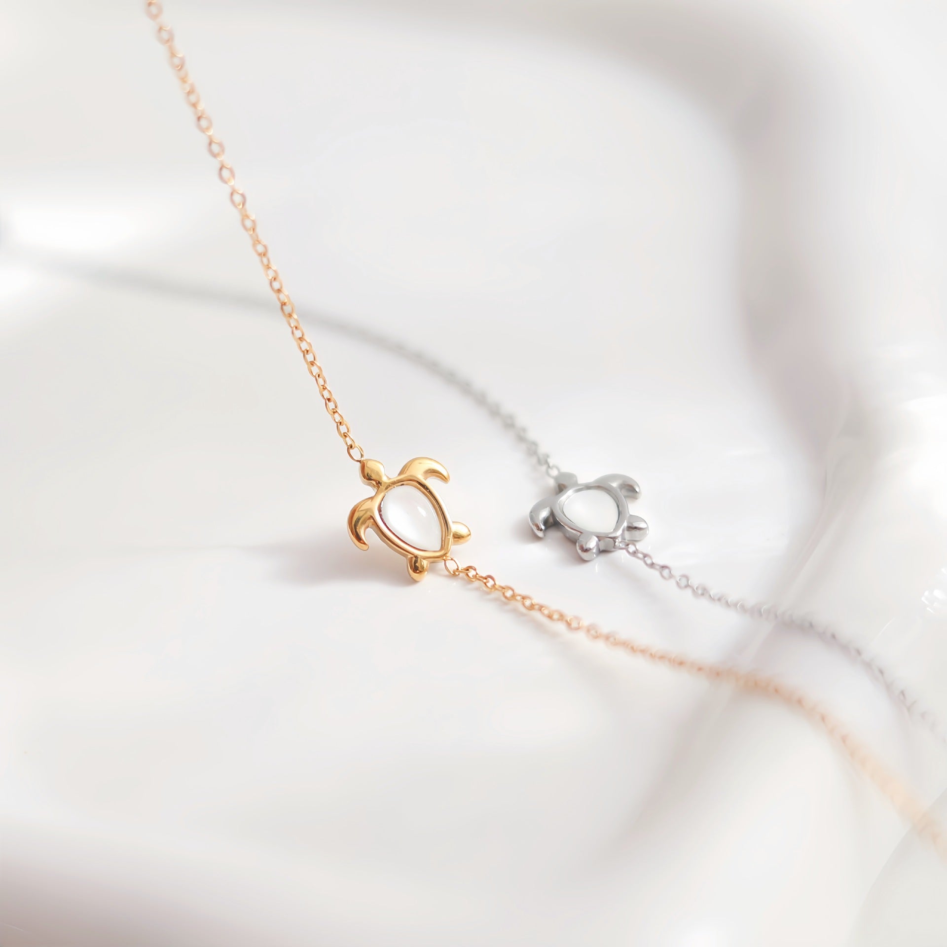 Sweet Tortoise Pendant Necklace For Women In Real Gold Plated Titanium Steel With Shell Pendant