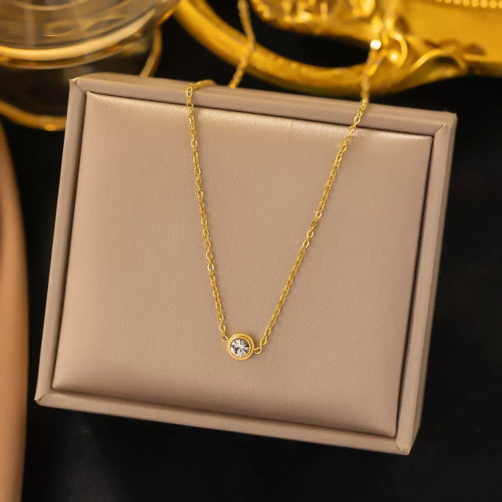 Simple Style Water Droplets Pendant Necklace For Women In 18K Real Gold Plated Titanium Steel With Zircon Inlay