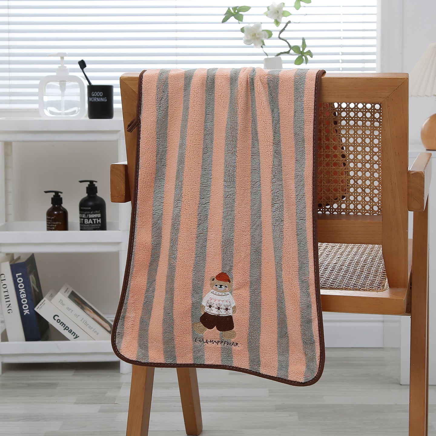 Soft And Absorbent Towels For Home Use, Available In Multiple Colors And Sizes