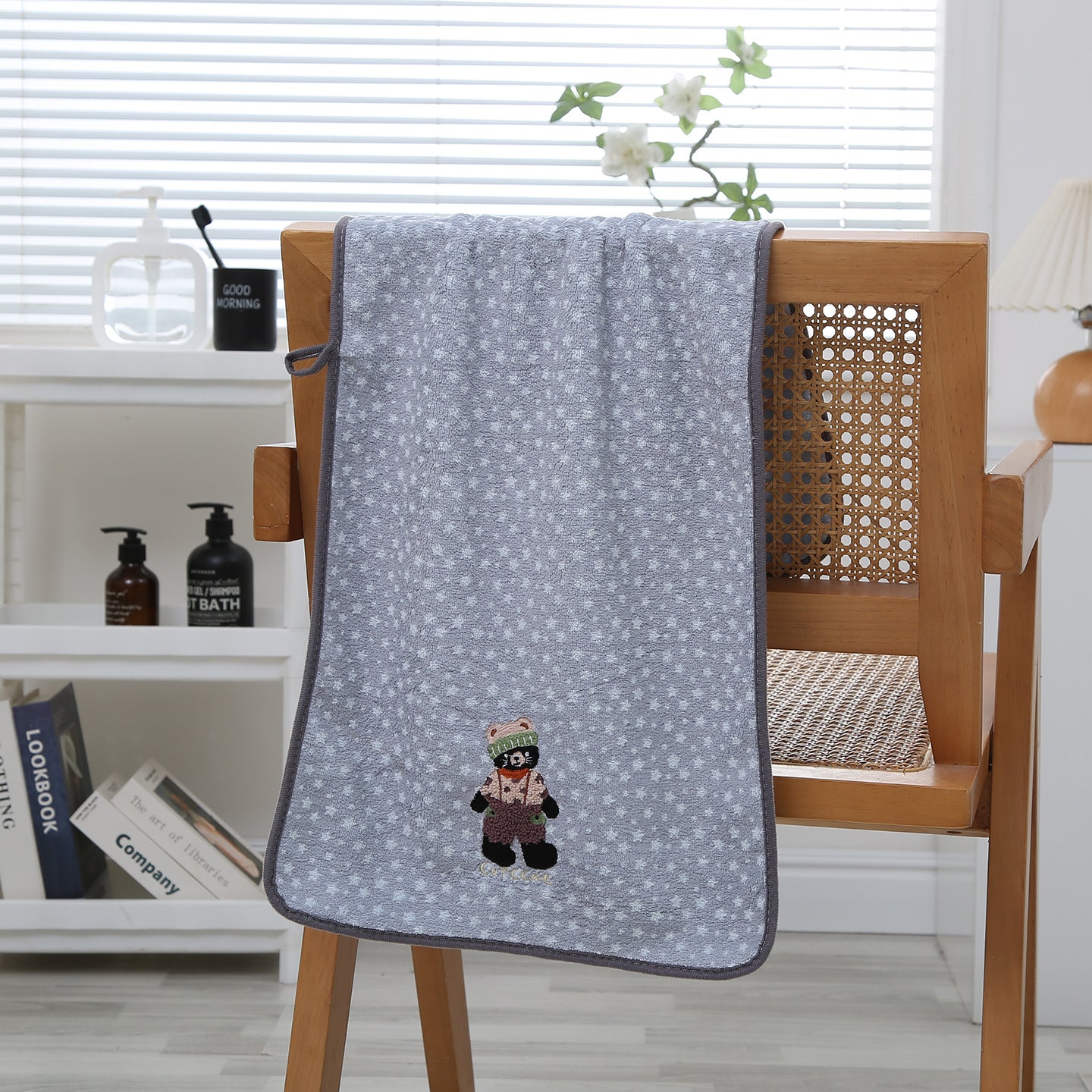 Soft And Absorbent Towels For Home Use, Available In Multiple Colors And Sizes