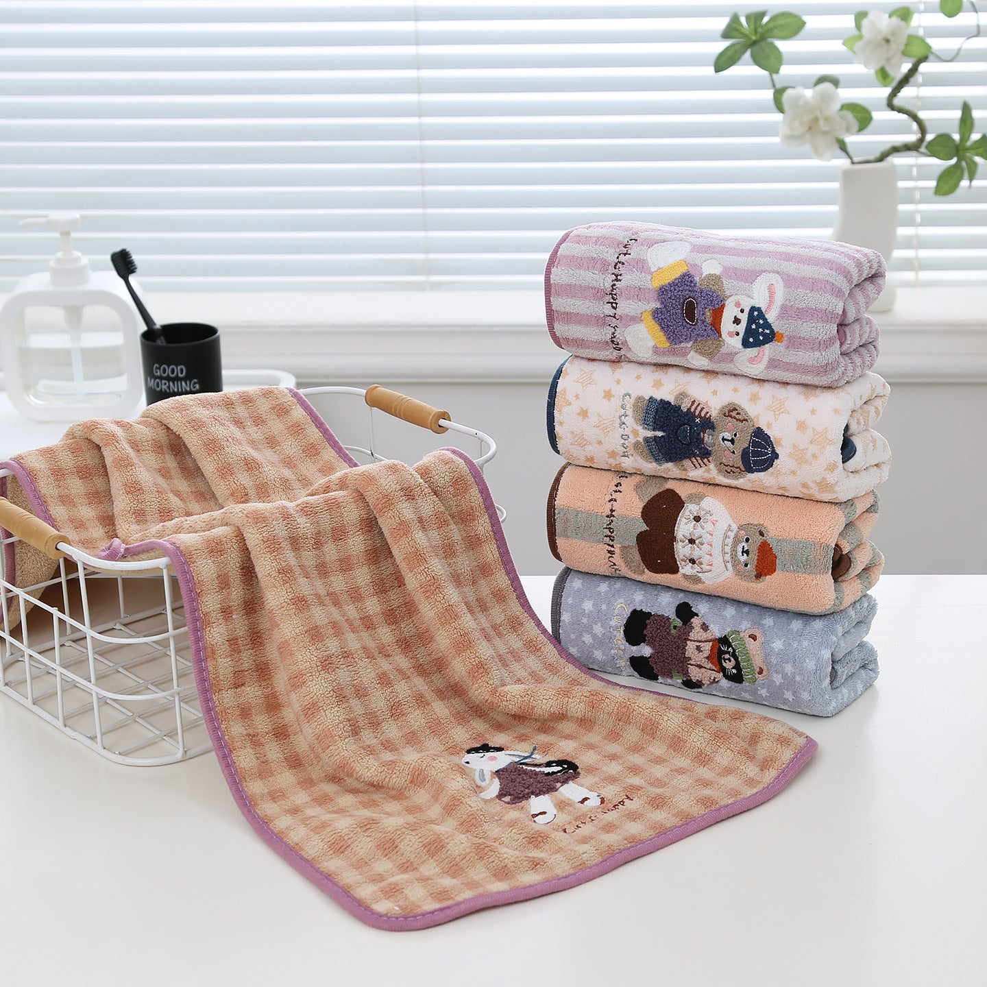 Soft And Absorbent Towels For Home Use, Available In Multiple Colors And Sizes