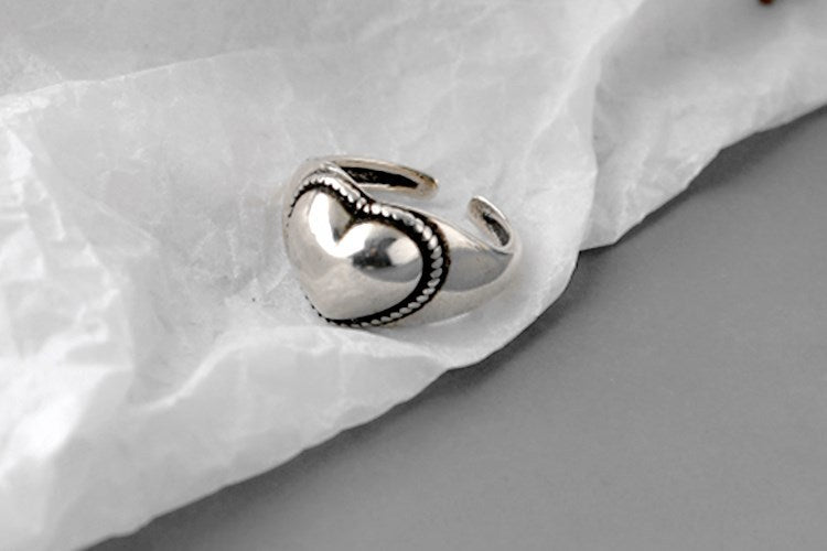 Vintage Style Heart Shape Wide Band Ring For Women In Antique Silver Plated Copper With Electroplated Finish