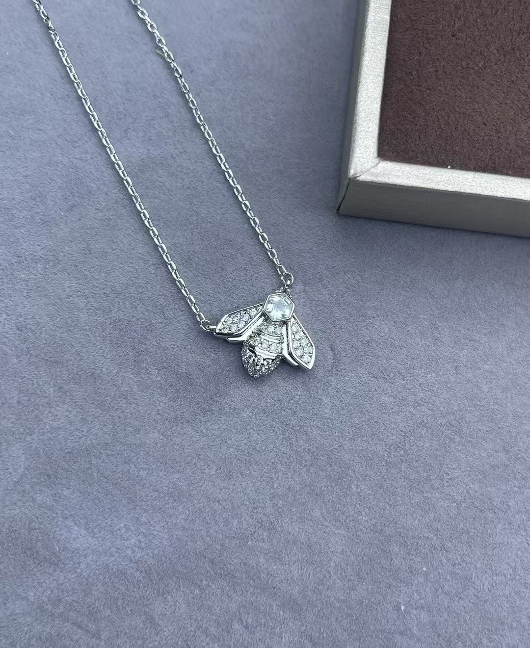 Bee Necklace For Women In Rose Gold With 18K Real Gold Plated V Gold And Rhinestone Inlay