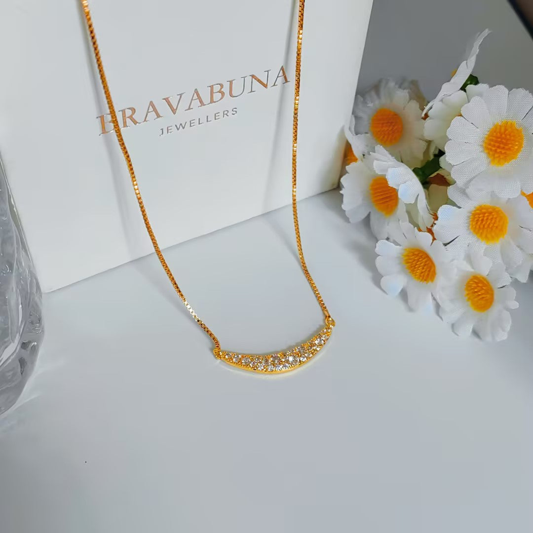 Gold Smiley Face Necklace For Women With Copper Chain And Copper Pendant Featuring Zircon Inlay
