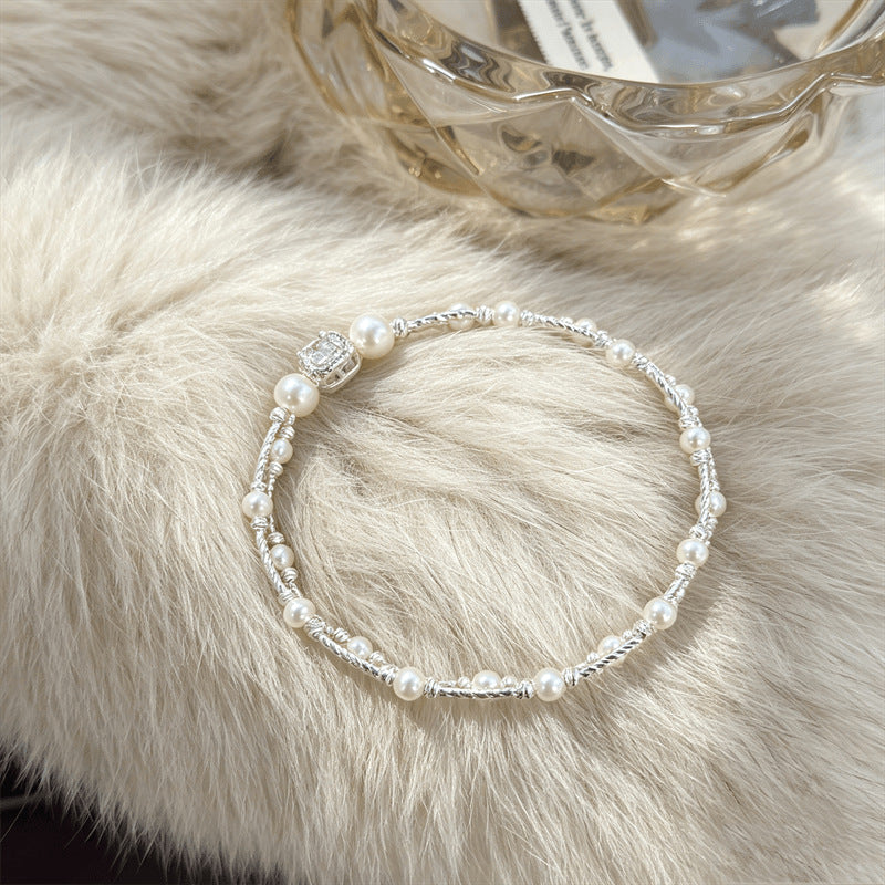 Luxurious Pearl Bracelet For Women With Copper Chain And Zircon Inlay Featuring Electroplated Gold Plating