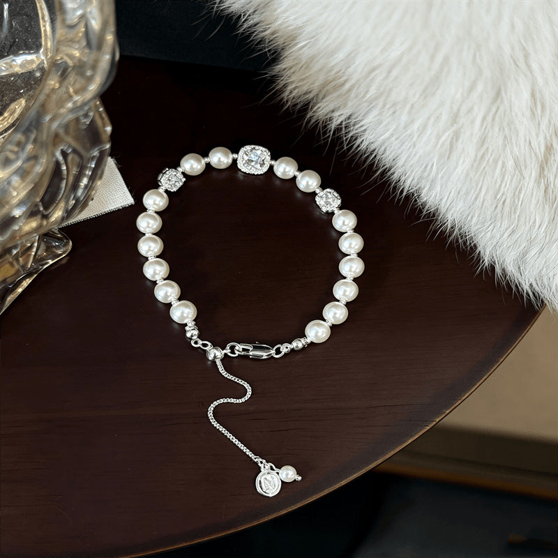 Luxurious Pearl Bracelet For Women With Copper Chain And Zircon Inlay Featuring Electroplated Gold Plating