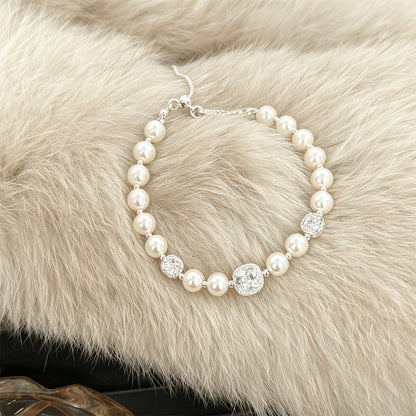 Luxurious Pearl Bracelet For Women With Copper Chain And Zircon Inlay Featuring Electroplated Gold Plating