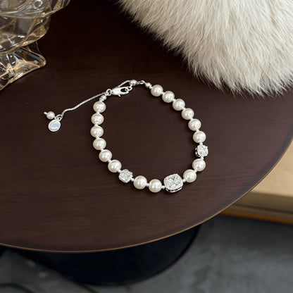 Luxurious Pearl Bracelet For Women With Copper Chain And Zircon Inlay Featuring Electroplated Gold Plating