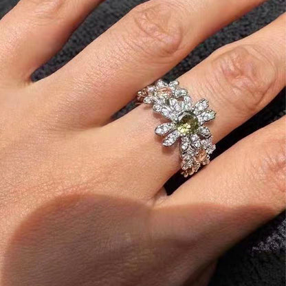 Daisy Unisex Alloy Ring With Rhinestones, Electroplated Finish Featuring Vintage Style