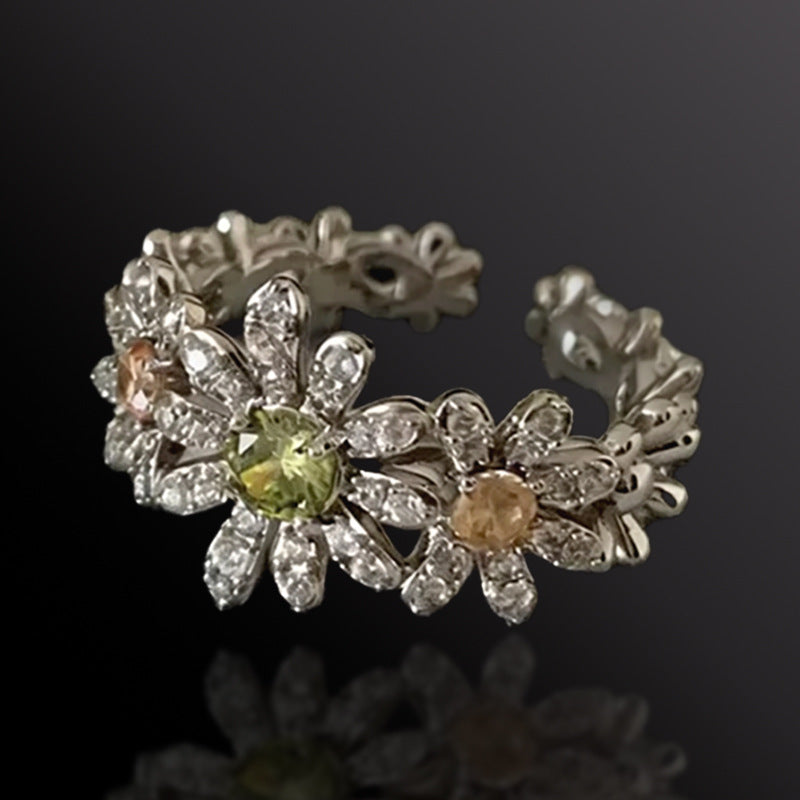 Daisy Unisex Alloy Ring With Rhinestones, Electroplated Finish Featuring Vintage Style