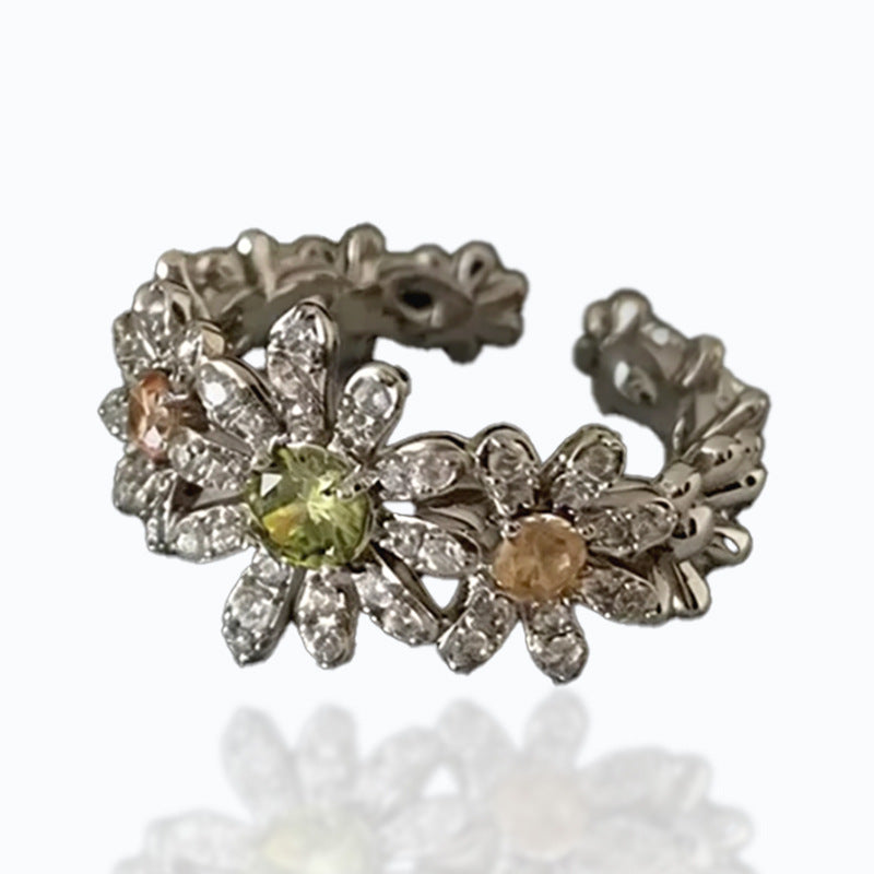 Daisy Unisex Alloy Ring With Rhinestones, Electroplated Finish Featuring Vintage Style