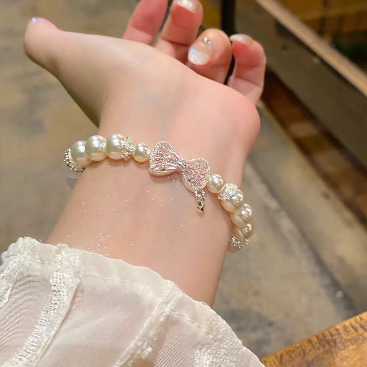Sweet Women’s Beaded Bracelet With Peach Pattern On Elastic String Featuring Crystal Material