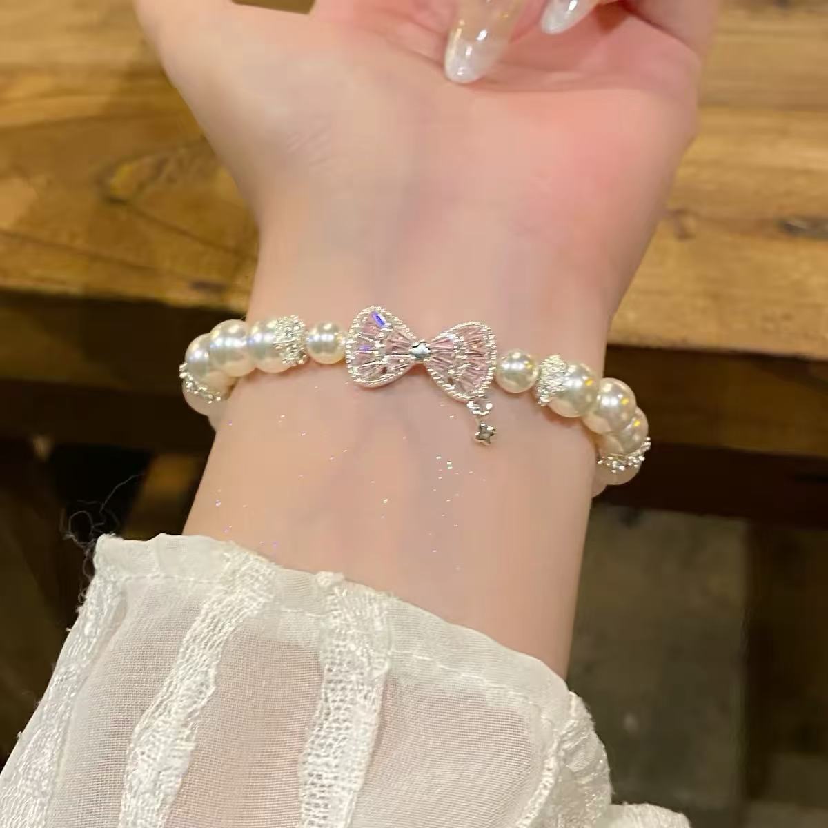 Sweet Women’s Beaded Bracelet With Peach Pattern On Elastic String Featuring Crystal Material