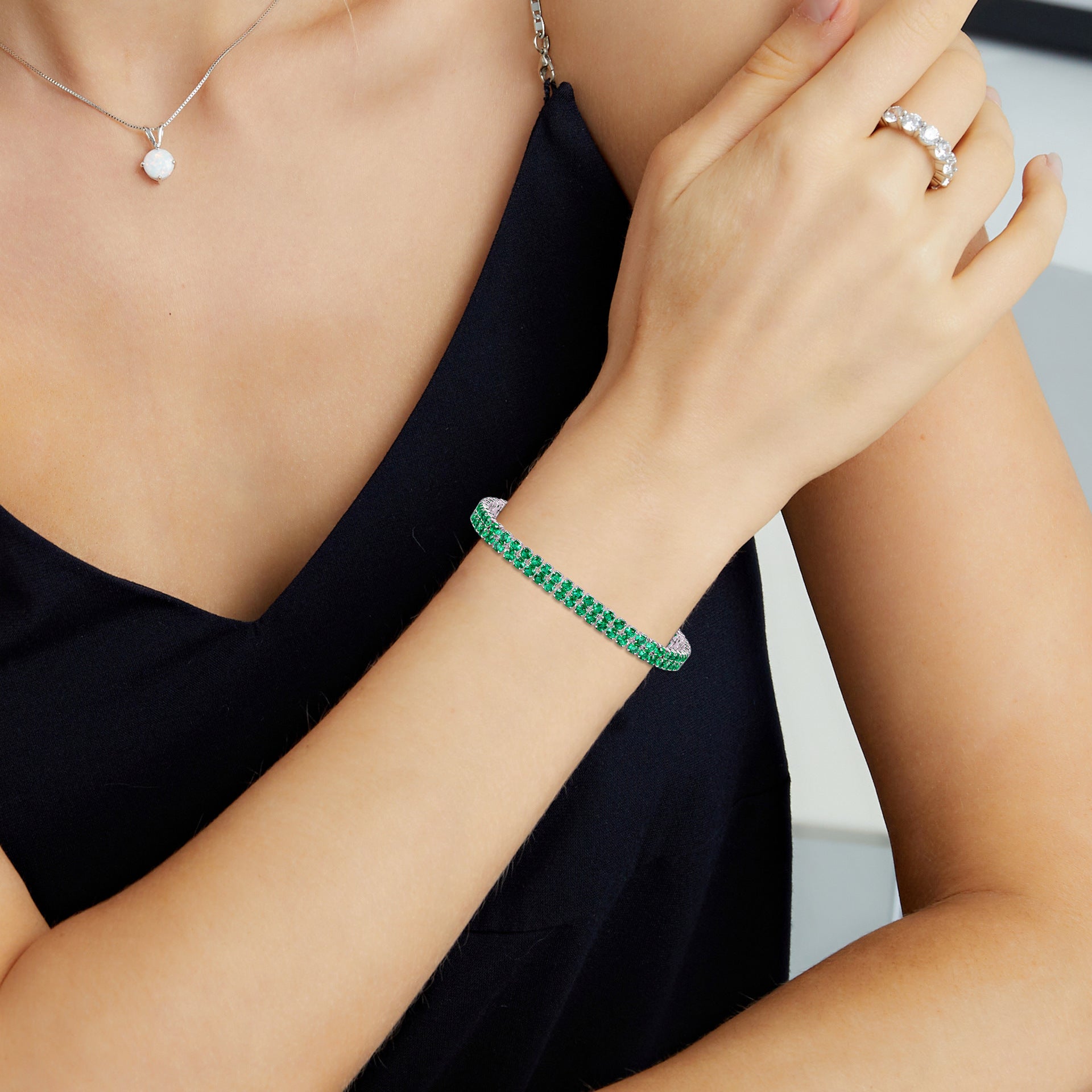 Women’s Circle Tennis Bracelet With Green Zircon Inlay Featuring A Classic Tennis Chain Design