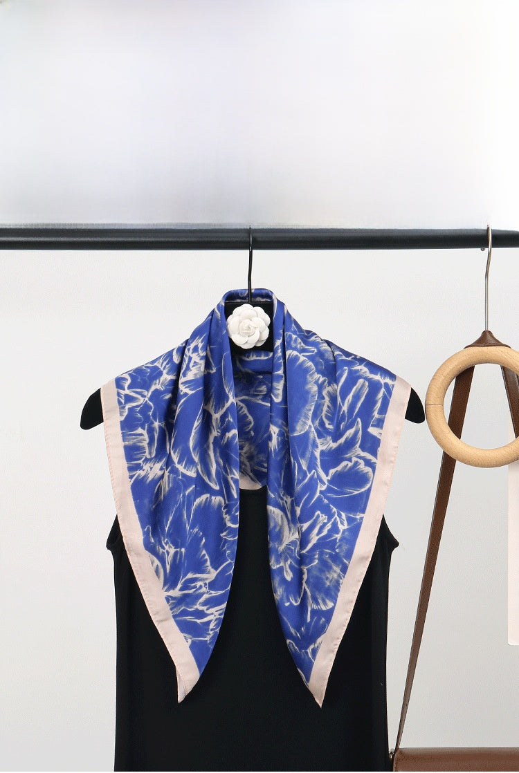 Petal Pattern Silk Scarf Made Of Polyester In Blue, Perfect For Autumn