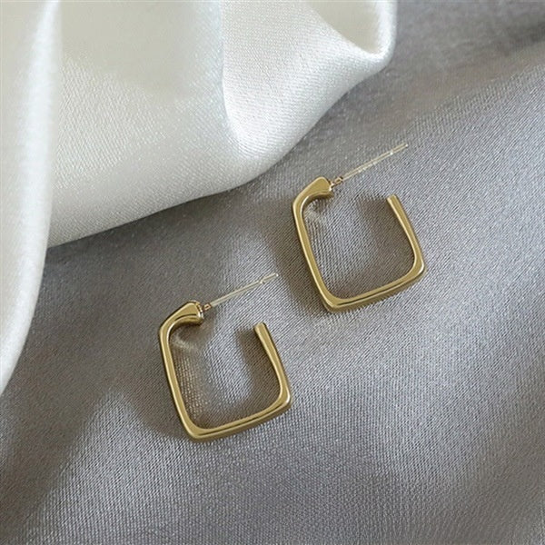 Retro Square Gold Stud Earrings For Women With Alloy Posts And Artificial Pearl Inlay