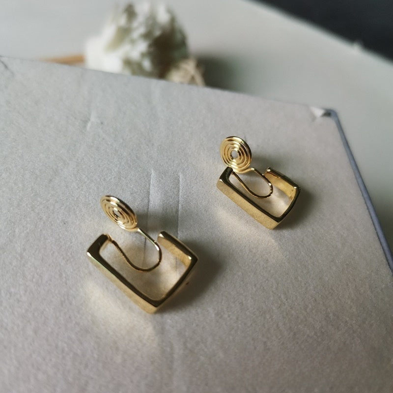 Retro Square Gold Stud Earrings For Women With Alloy Posts And Artificial Pearl Inlay