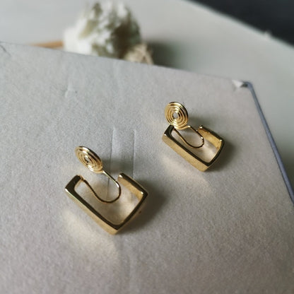 Retro Square Gold Stud Earrings For Women With Alloy Posts And Artificial Pearl Inlay
