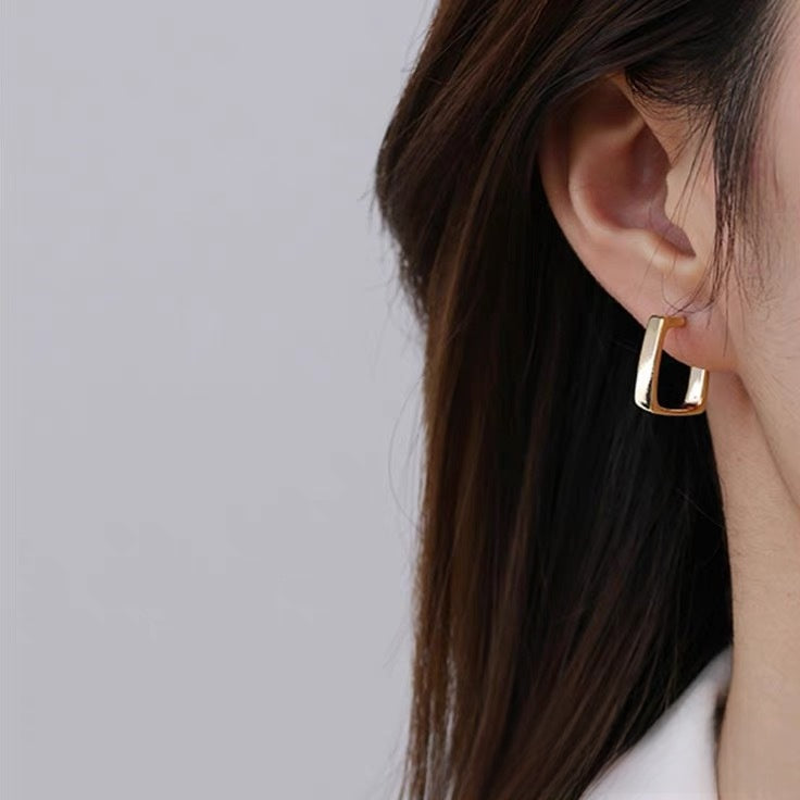 Retro Square Gold Stud Earrings For Women With Alloy Posts And Artificial Pearl Inlay