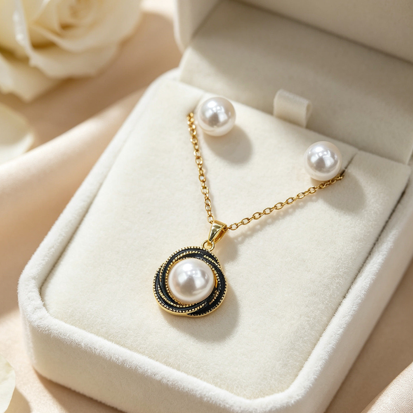 Women’s Pearl Pendant Necklace In Real Gold Plated Titanium Steel With Imitation Pearl On Cable Chain