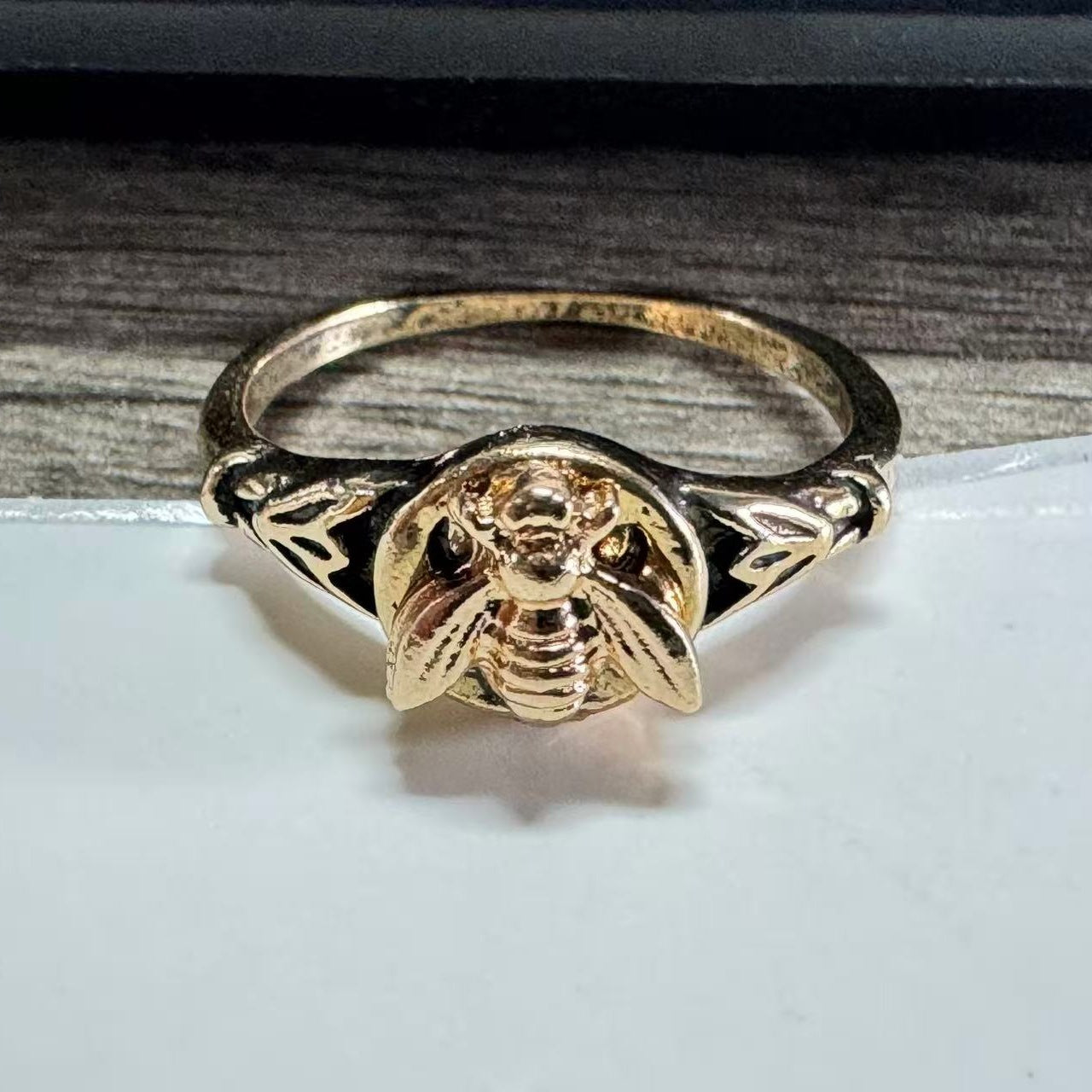 Bee Pattern Unisex Alloy Ring With Electroplated Gold Finish, Featuring Bohemian Style
