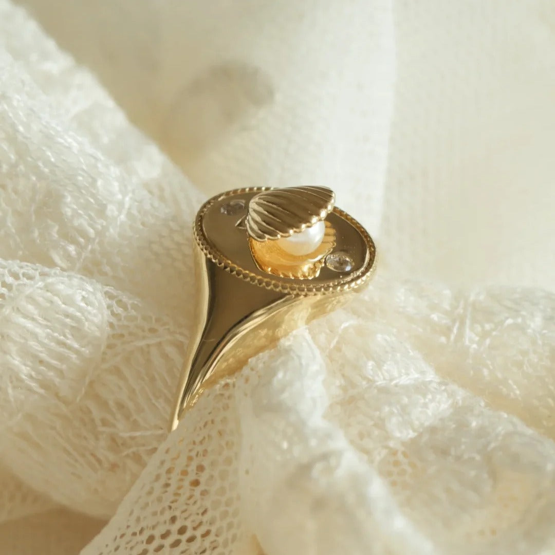 Vintage Style Shell Ring For Women In Copper With Zircon Inlay And Bezel Setting