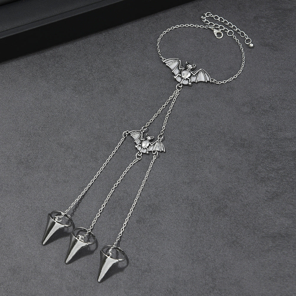 Unisex Bat Hand Chain Bracelet Made Of Zinc Alloy, Perfect For Halloween