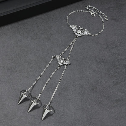Unisex Bat Hand Chain Bracelet Made Of Zinc Alloy, Perfect For Halloween