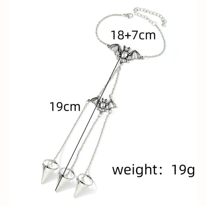 Unisex Bat Hand Chain Bracelet Made Of Zinc Alloy, Perfect For Halloween