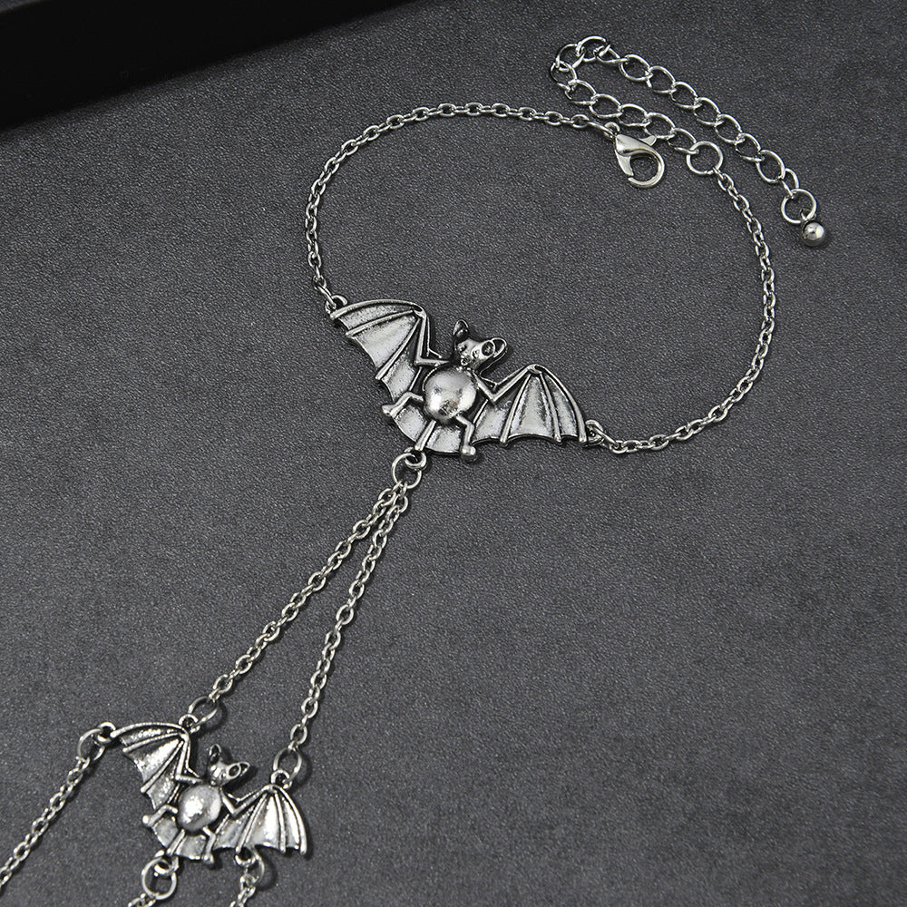 Unisex Bat Hand Chain Bracelet Made Of Zinc Alloy, Perfect For Halloween