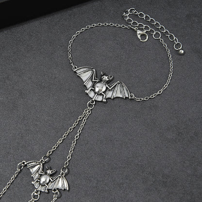 Unisex Bat Hand Chain Bracelet Made Of Zinc Alloy, Perfect For Halloween