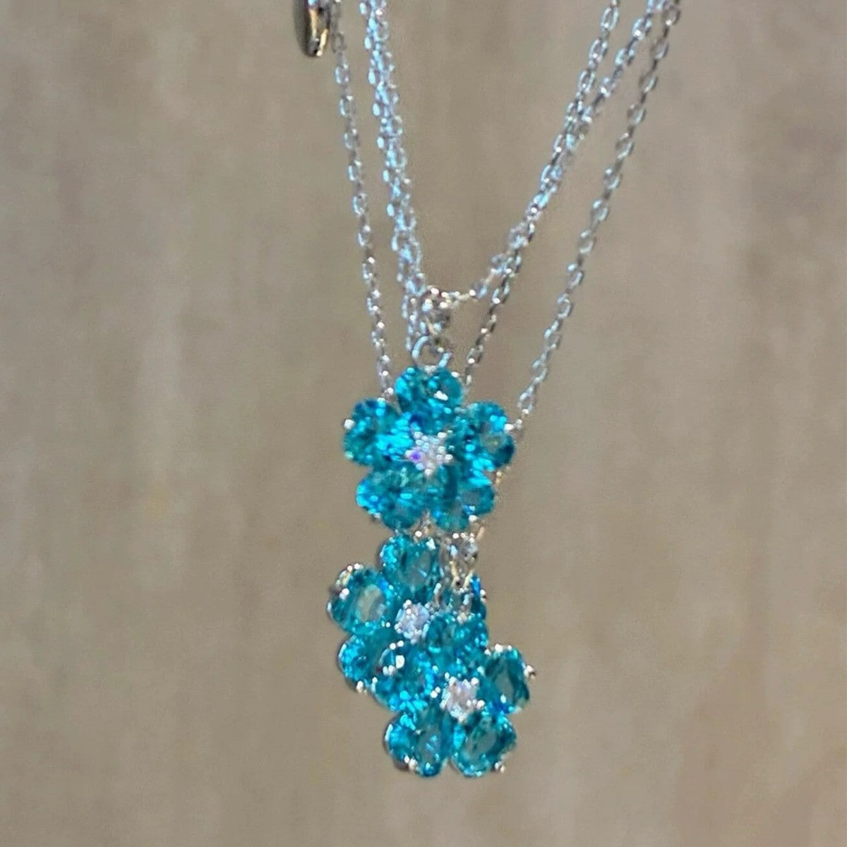 Blue Flowers Pendant Necklace For Women With Electroplated Zinc Alloy Material