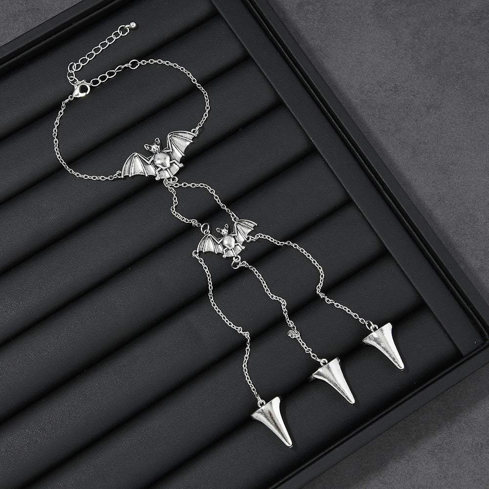 Unisex Bat Hand Chain Bracelet Made Of Zinc Alloy, Perfect For Halloween