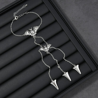 Unisex Bat Hand Chain Bracelet Made Of Zinc Alloy, Perfect For Halloween