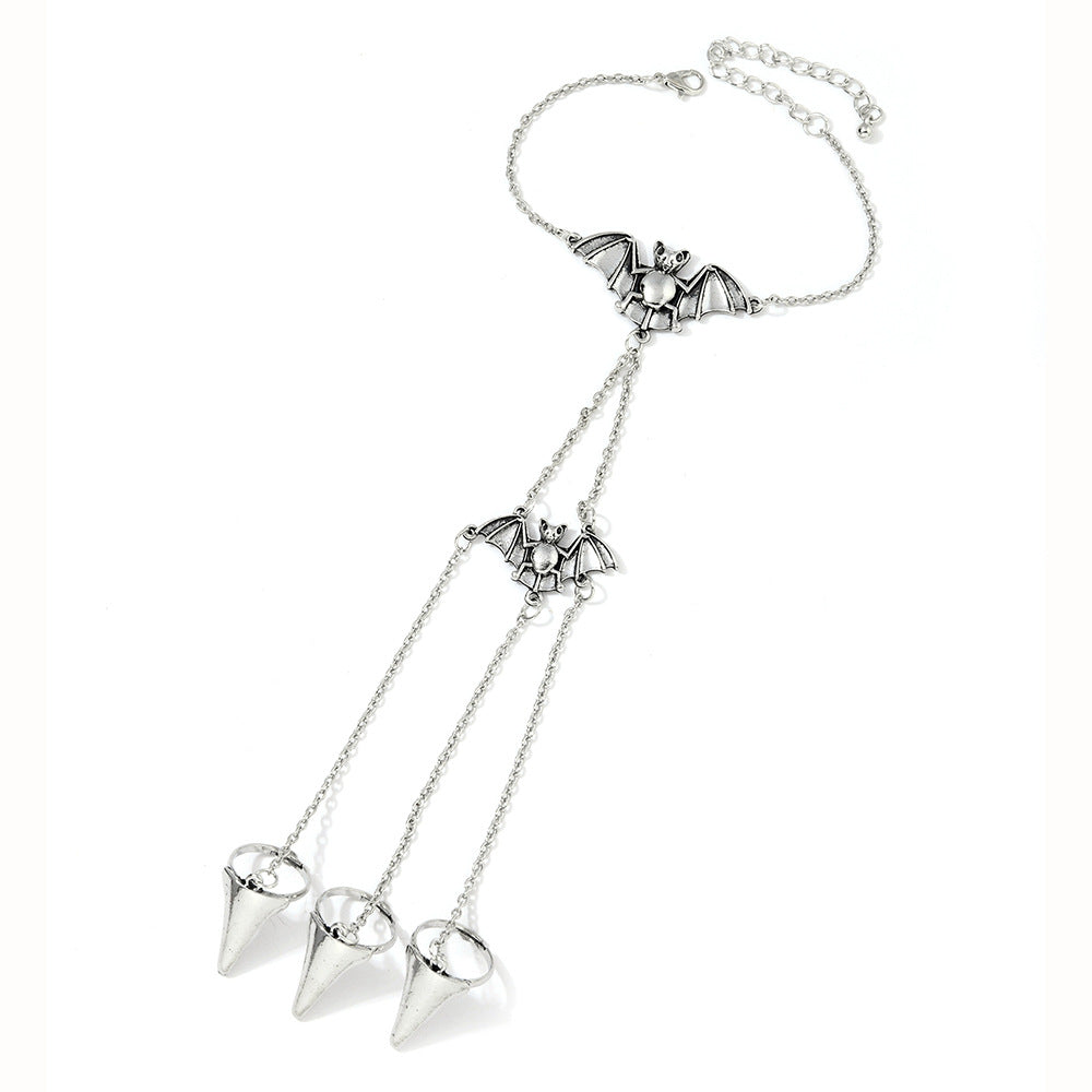 Unisex Bat Hand Chain Bracelet Made Of Zinc Alloy, Perfect For Halloween