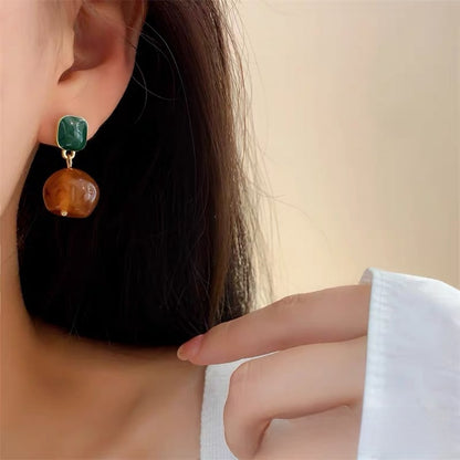 Retro Tassel Stud Earrings For Women With Electroplated Finish And Resin Ear Pins, Featuring Plastic And Resin Inlay