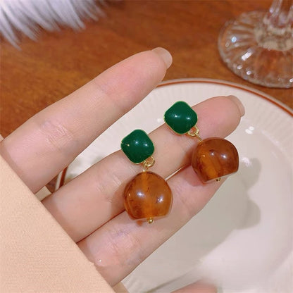 Retro Tassel Stud Earrings For Women With Electroplated Finish And Resin Ear Pins, Featuring Plastic And Resin Inlay