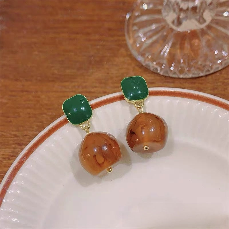 Retro Tassel Stud Earrings For Women With Electroplated Finish And Resin Ear Pins, Featuring Plastic And Resin Inlay