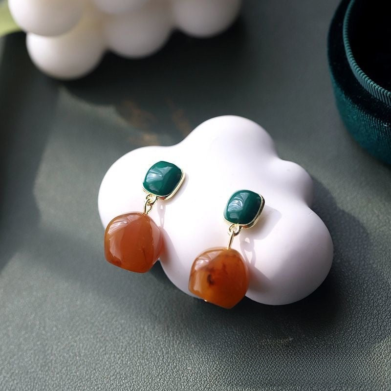 Retro Tassel Stud Earrings For Women With Electroplated Finish And Resin Ear Pins, Featuring Plastic And Resin Inlay
