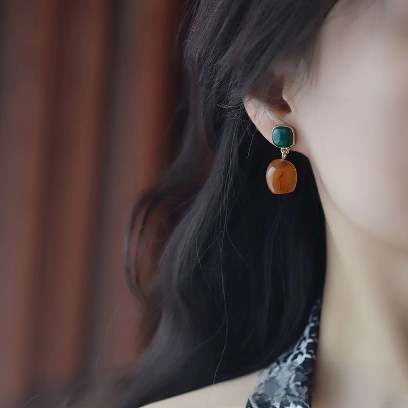 Retro Tassel Stud Earrings For Women With Electroplated Finish And Resin Ear Pins, Featuring Plastic And Resin Inlay