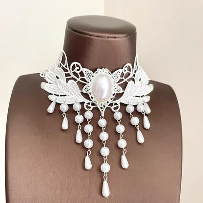 Vintage Style White Flowers Tassel Necklace For Women With Resin Pendant In Alloy Material