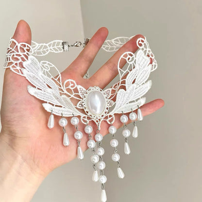 Vintage Style White Flowers Tassel Necklace For Women With Resin Pendant In Alloy Material