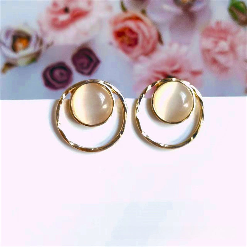 Simple Style Round Gold Stud Earrings For Women With Electroplated Alloy And Cat's Eye Stone Inlay