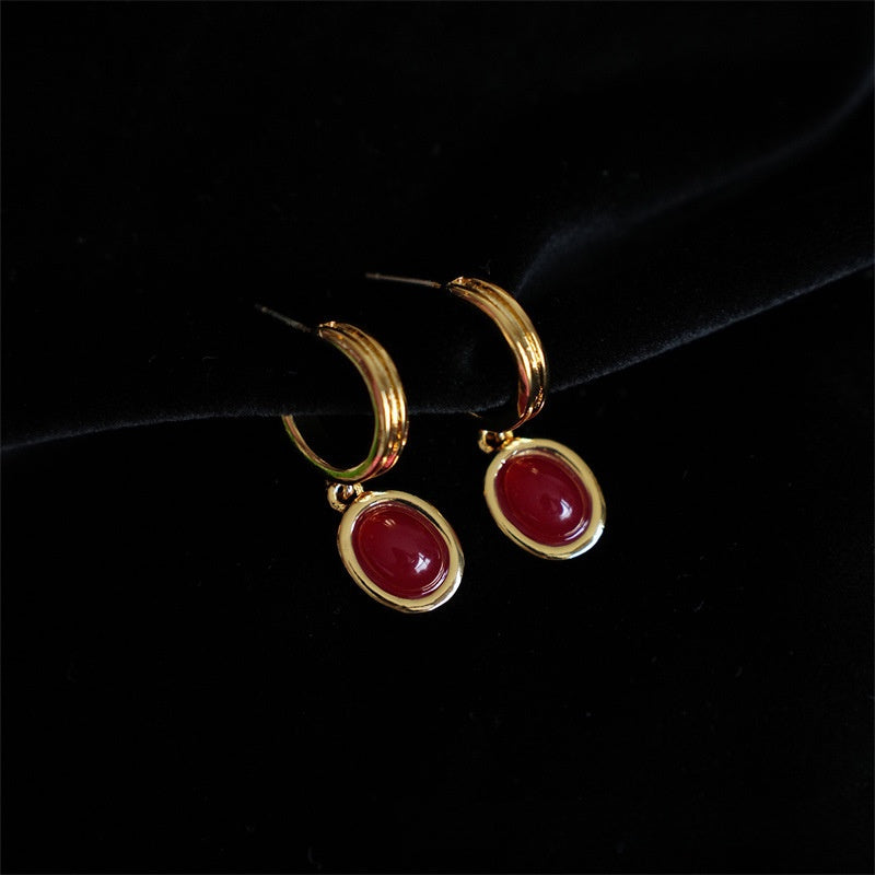 Retro Wine Red Lace Stud Earrings For Women In Electroplated Alloy With Resin Inlay