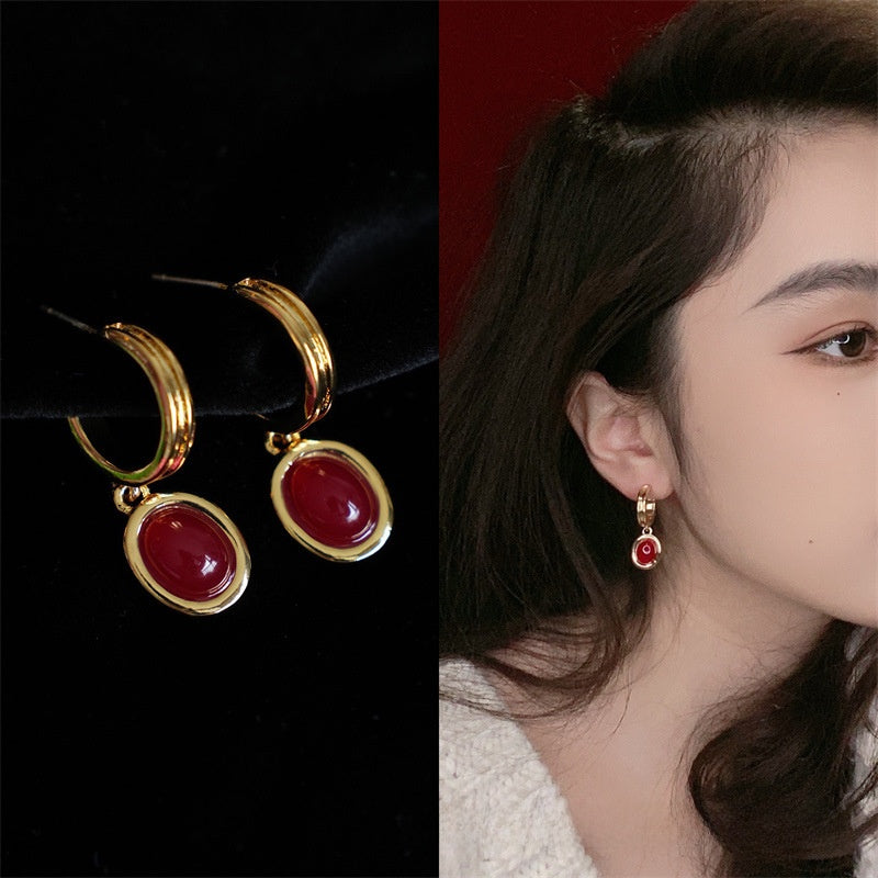 Retro Wine Red Lace Stud Earrings For Women In Electroplated Alloy With Resin Inlay