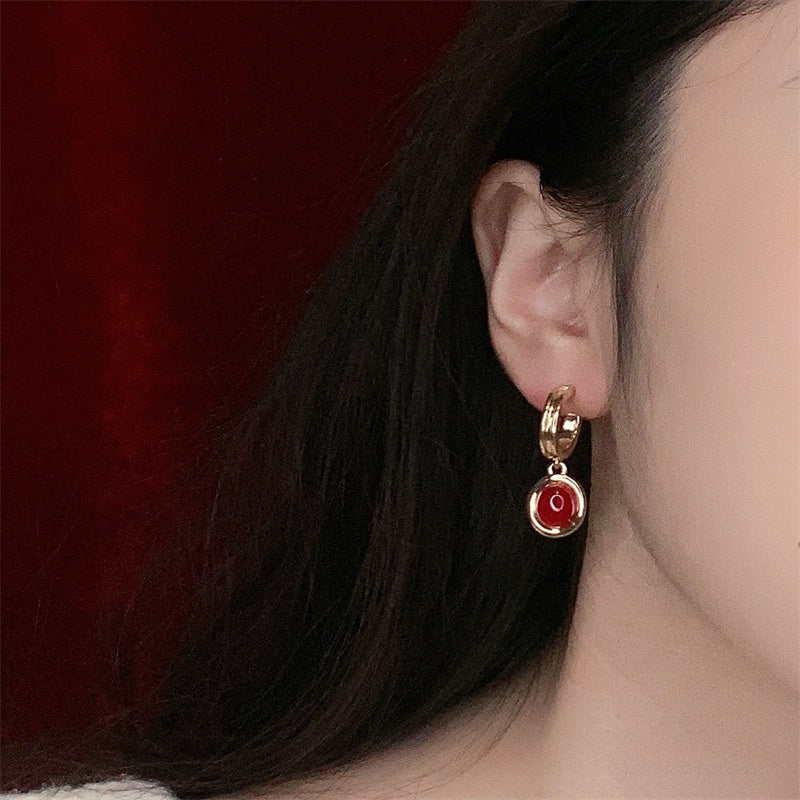Retro Wine Red Lace Stud Earrings For Women In Electroplated Alloy With Resin Inlay