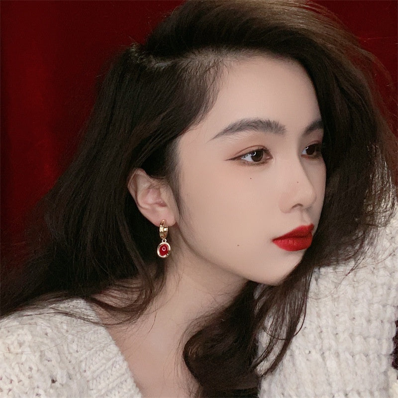 Retro Wine Red Lace Stud Earrings For Women In Electroplated Alloy With Resin Inlay