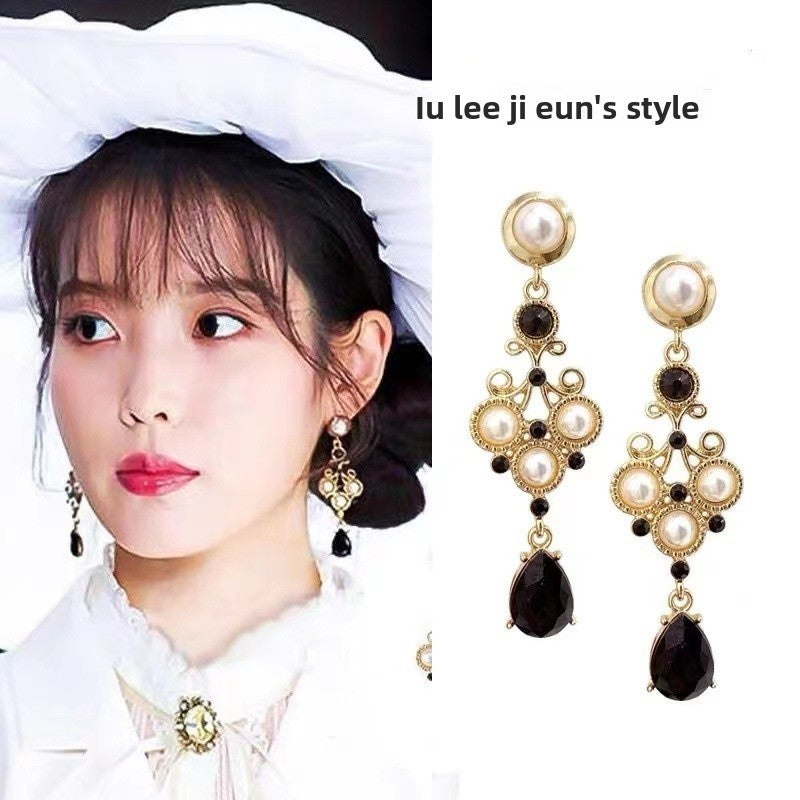 Baroque Style Water Droplets Earrings In Dyed Black Alloy For Women, Featuring Durable Alloy Studs